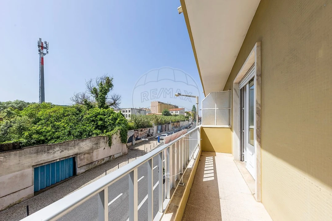 Apartamento T3 para Arrendamento em São Domingos de Benfica Foto 3