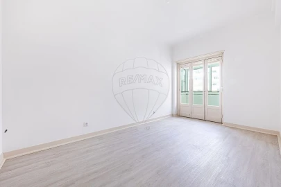 Apartamento T3 para Arrendamento em São Domingos de Benfica