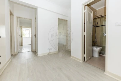 Apartamento T3 para Arrendamento em São Domingos de Benfica