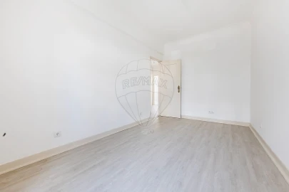 Apartamento T3 para Arrendamento em São Domingos de Benfica