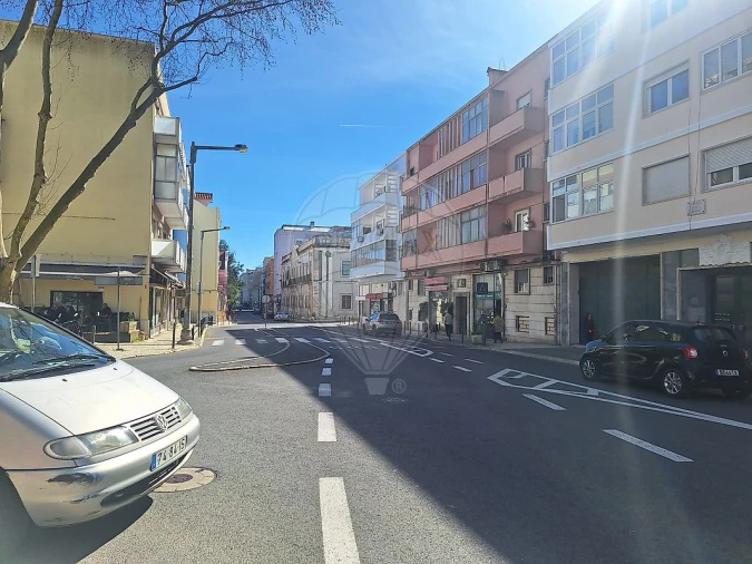 Apartamento T3 para Arrendamento em São Domingos de Benfica Foto 5