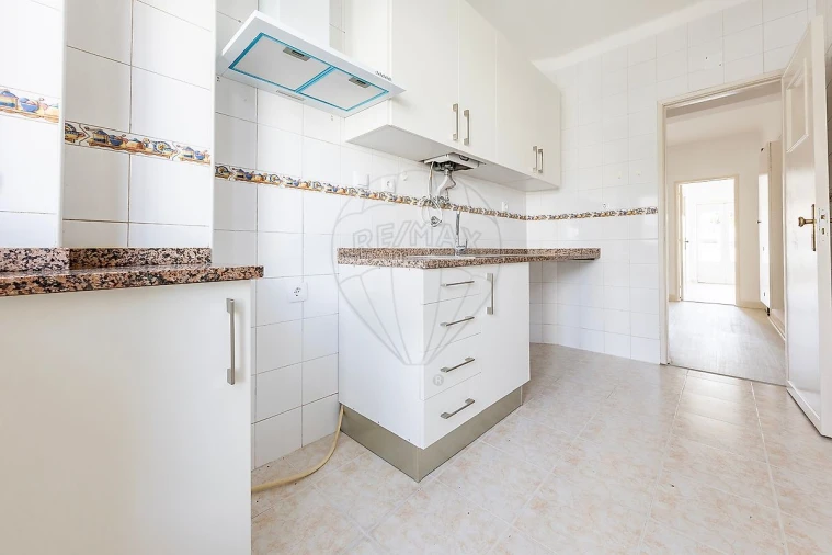 Apartamento T3 para Arrendamento em São Domingos de Benfica Foto 22