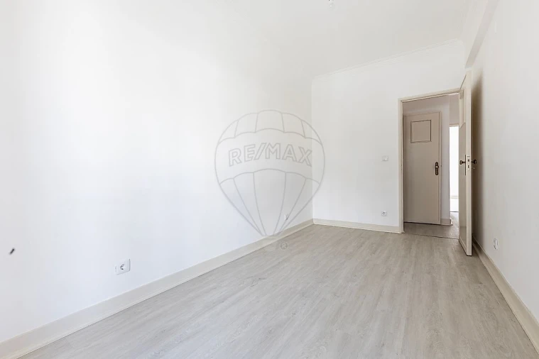 Apartamento T3 para Arrendamento em São Domingos de Benfica Foto 21