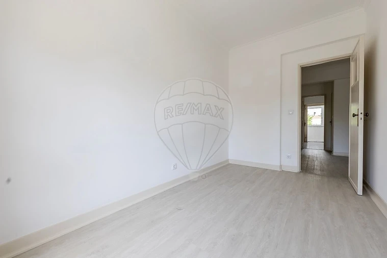 Apartamento T3 para Arrendamento em São Domingos de Benfica Foto 13