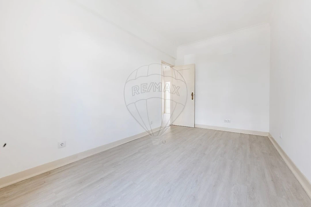 Apartamento T3 para Arrendamento em São Domingos de Benfica Foto 17