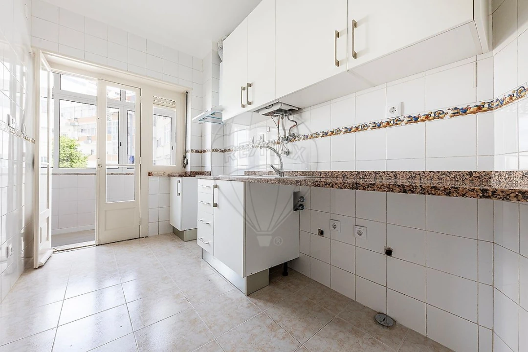 Apartamento T3 para Arrendamento em São Domingos de Benfica Foto 24