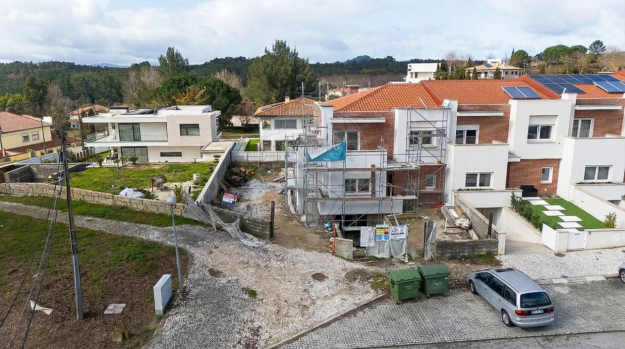Moradia T4 para Venda em Mundão Foto 30