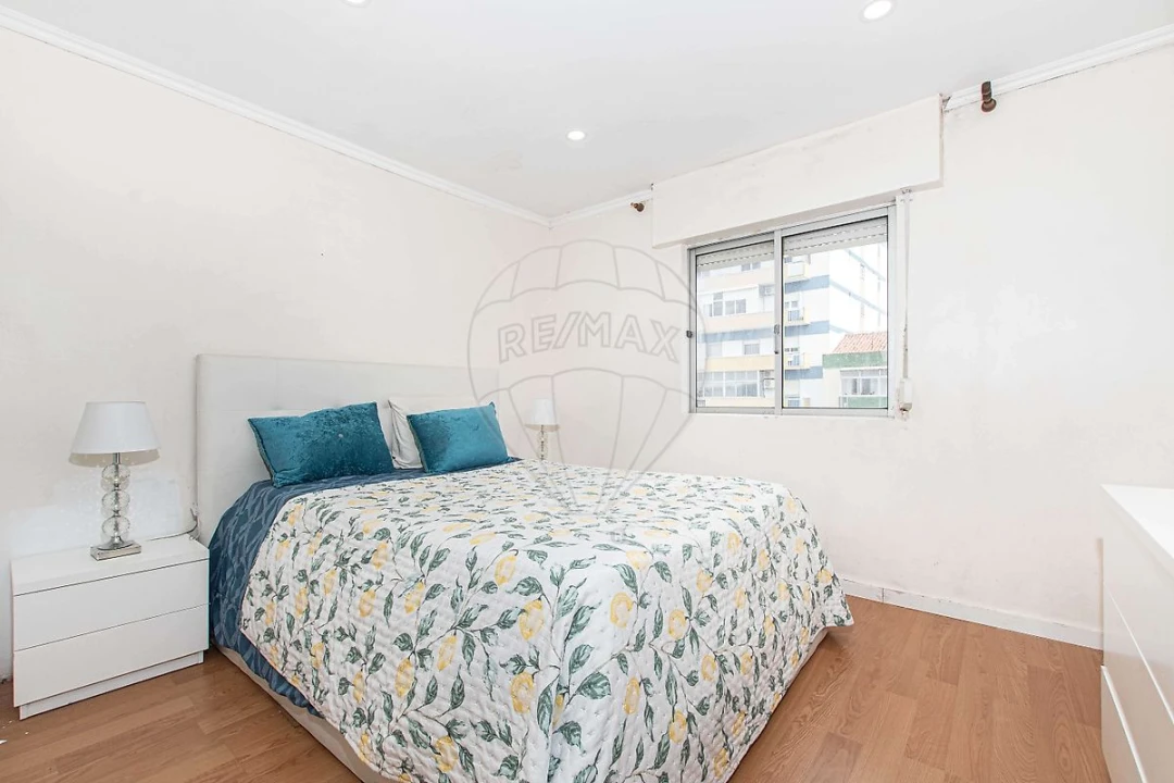 Apartamento T3 para Venda em Carregado e Cadafais Foto 13