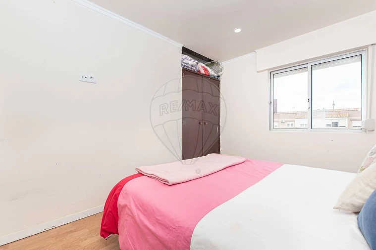 Apartamento T3 para Venda em Carregado e Cadafais Foto 9