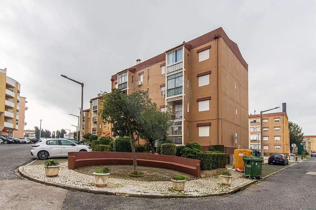 Apartamento T3 para Venda em Carregado e Cadafais Foto 1