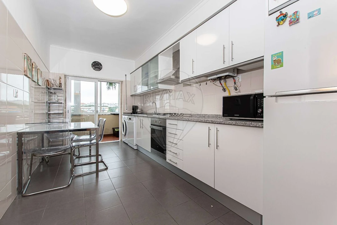 Apartamento T3 para Arrendamento em Laranjeiro e Feijó Foto 19