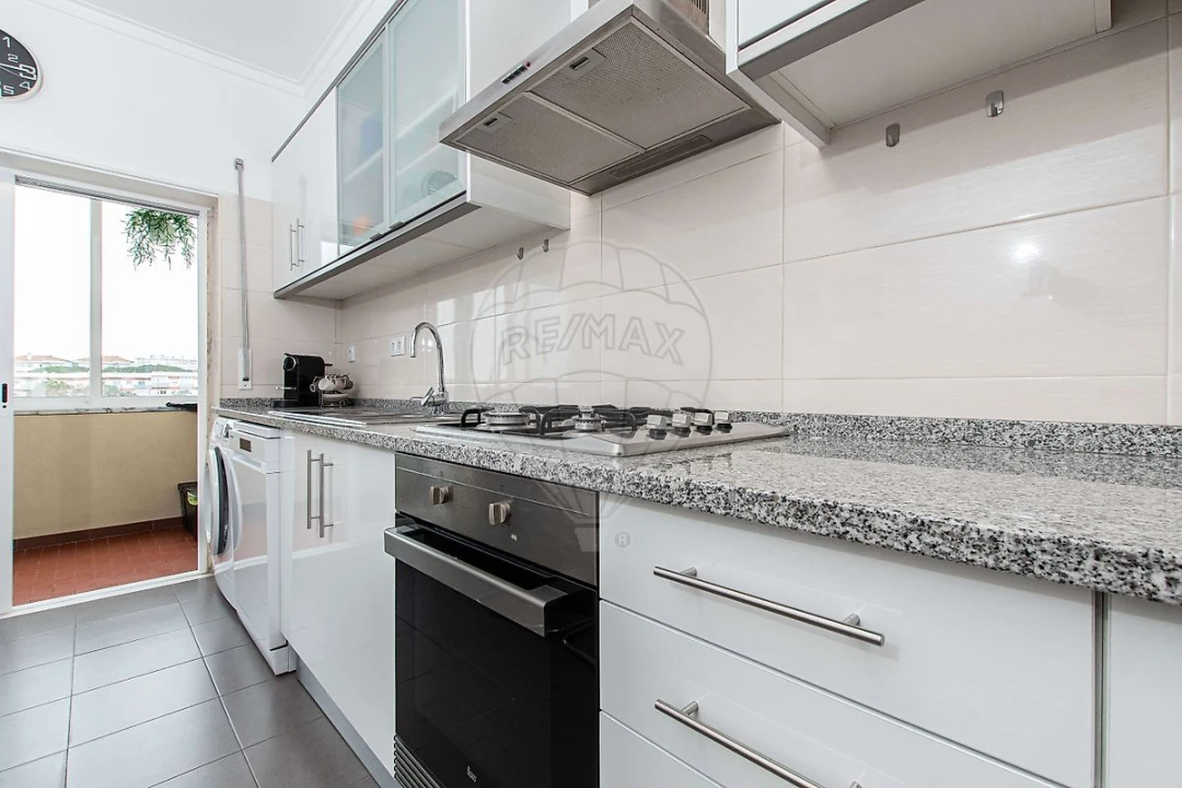 Apartamento T3 para Arrendamento em Laranjeiro e Feijó Foto 20