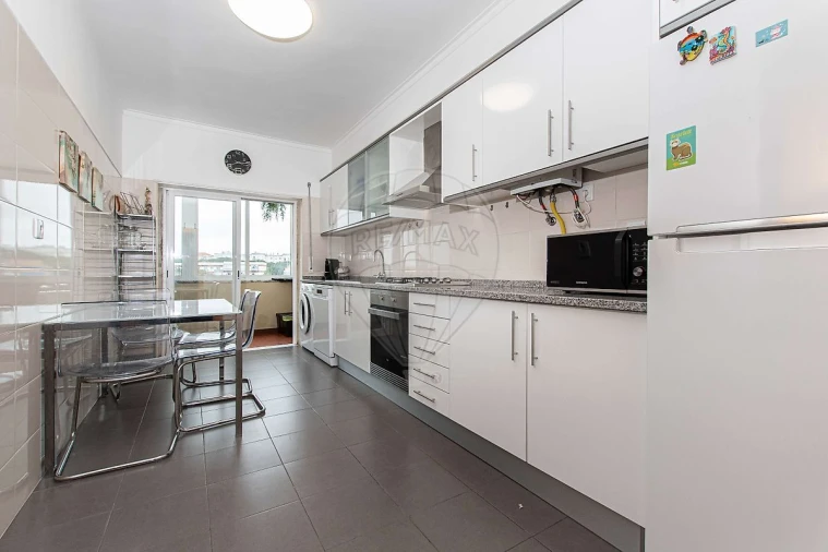 Apartamento T3 para Arrendamento em Laranjeiro e Feijó Foto 19