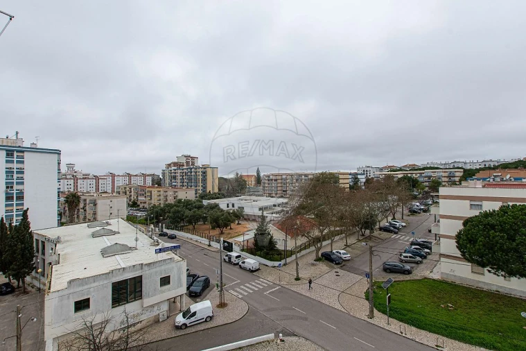 Apartamento T3 para Arrendamento em Laranjeiro e Feijó Foto 6