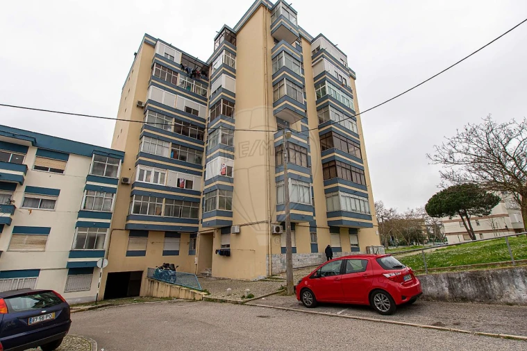 Apartamento T3 para Arrendamento em Laranjeiro e Feijó Foto 1