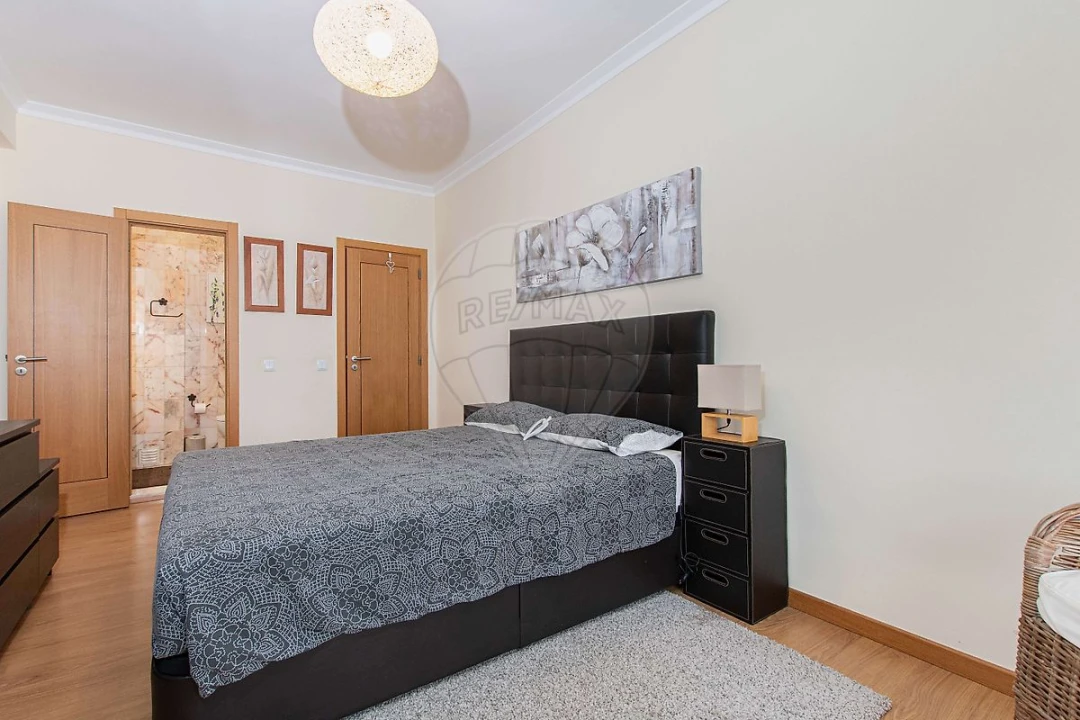 Apartamento T3 para Arrendamento em Laranjeiro e Feijó Foto 4