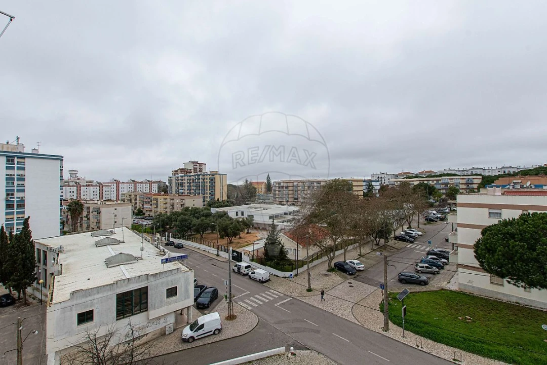Apartamento T3 para Arrendamento em Laranjeiro e Feijó Foto 6