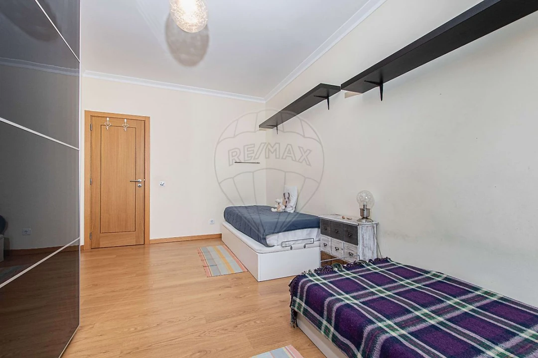 Apartamento T3 para Arrendamento em Laranjeiro e Feijó Foto 9