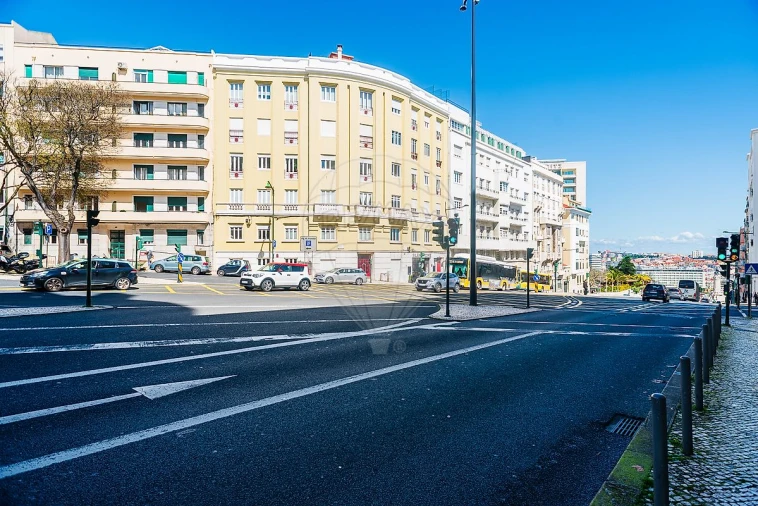 Apartamento T3 para Venda em Santo António Foto 30