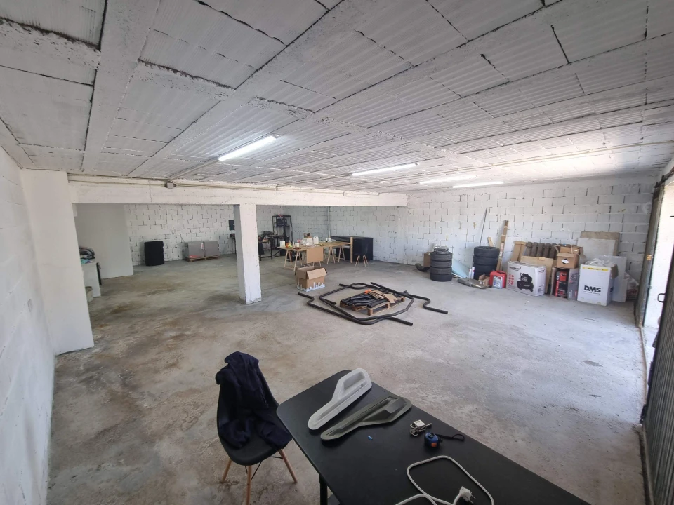 Armazém para Venda em Landim Foto 2