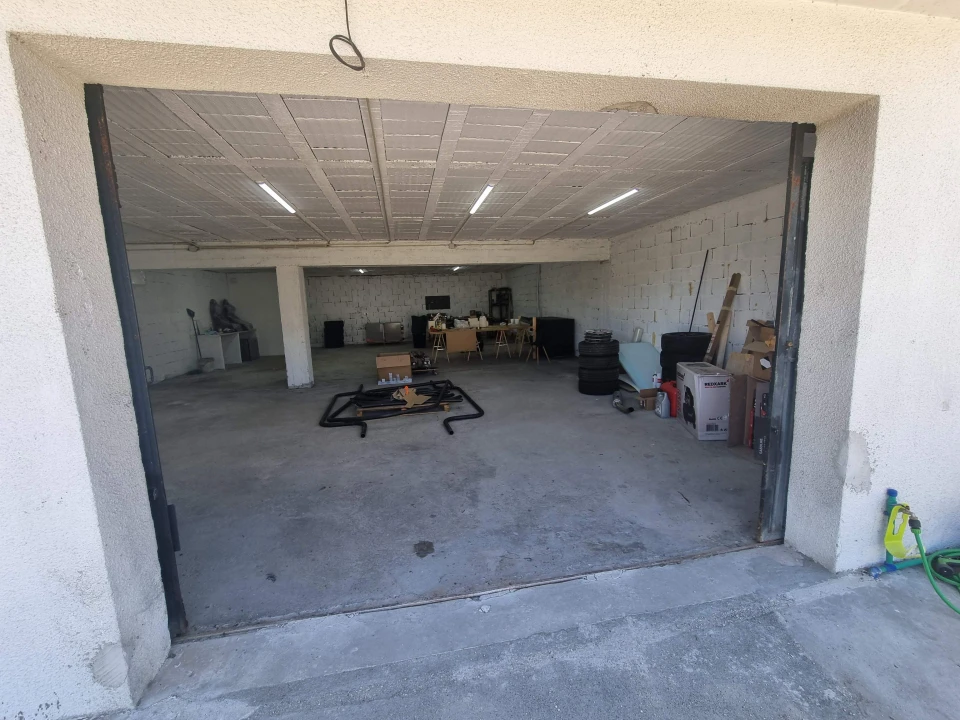 Armazém para Venda em Landim Foto 3