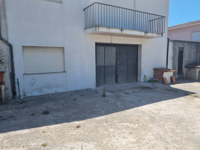 Armazém para Venda em Landim Foto 21