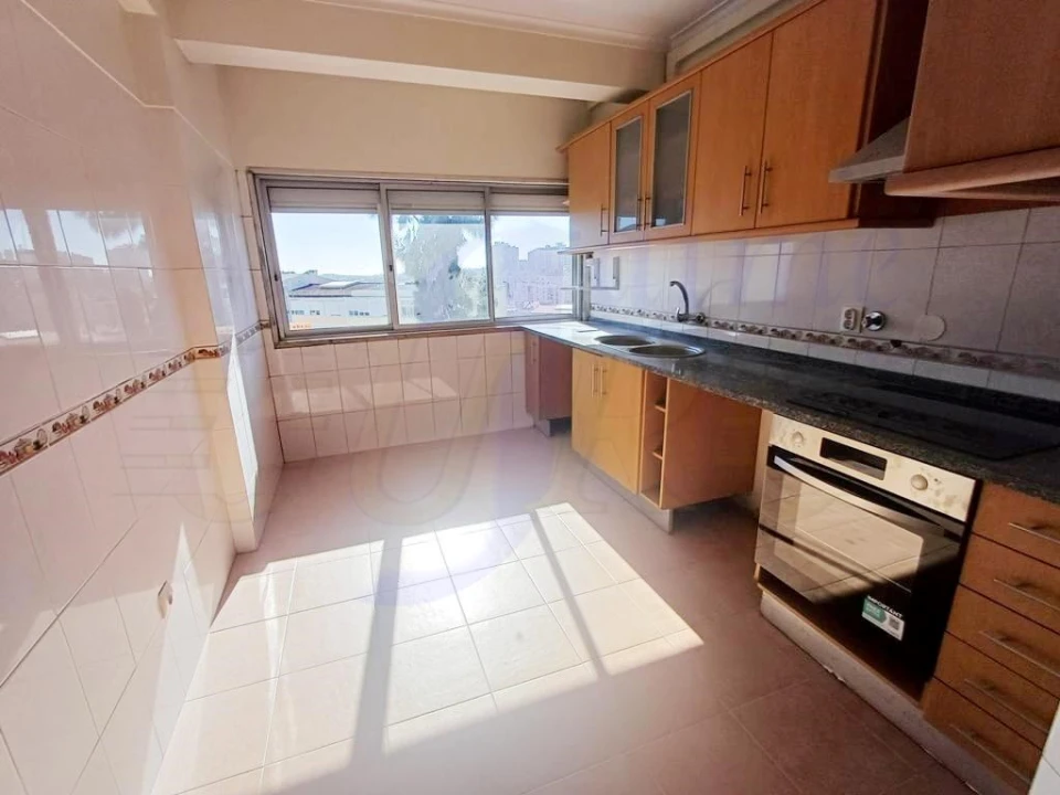 Apartamento T2 para Venda em Queluz e Belas Foto 1