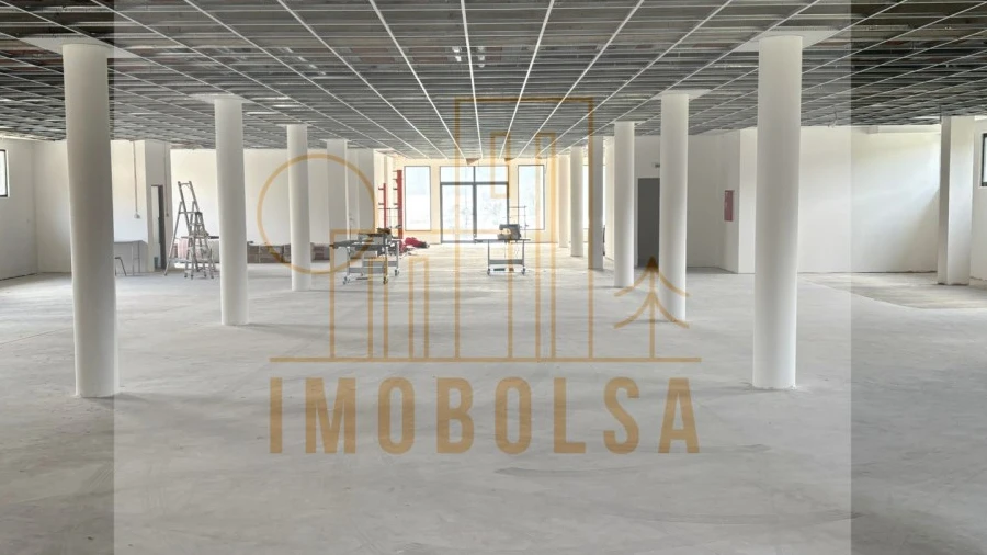 Armazém para Arrendamento em Abade de Neiva