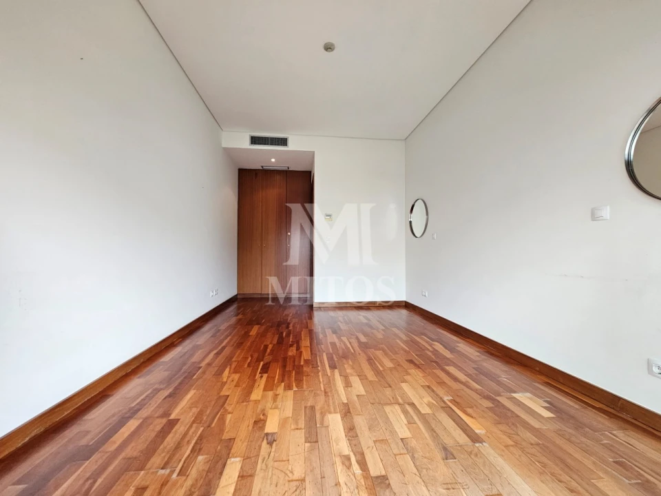 Apartamento T1 para Venda em Darque Foto 8