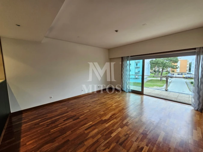 Apartamento T1 para Venda em Darque Foto 4