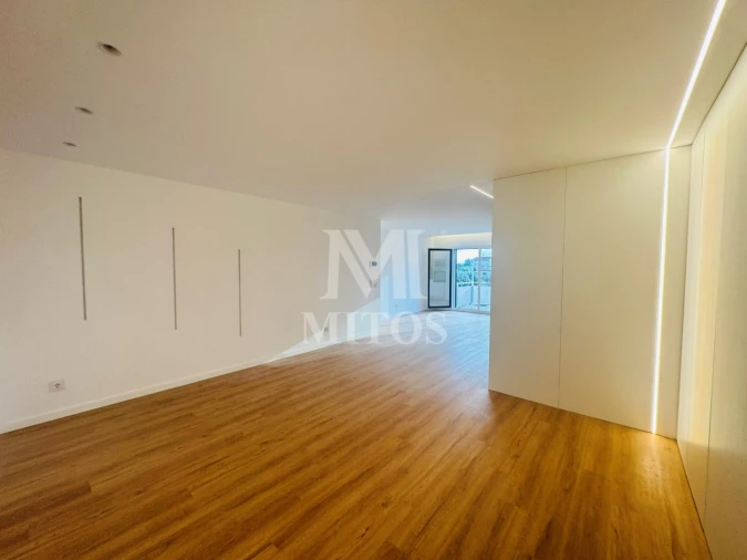 Apartamento T2 para Arrendamento em Santa Marta de Portuzelo Foto 4