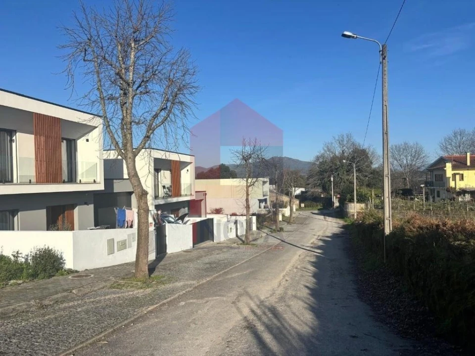 Moradia T3 para Venda em Vila Verde e Barbudo Foto 23