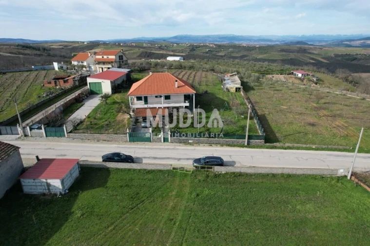 Moradia T4 para Venda em Grijo de Parada Foto 16