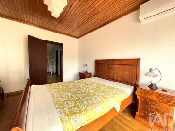 Moradia T5 para Venda em Corroios