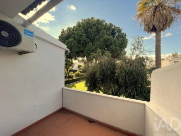 Moradia T5 para Venda em Corroios