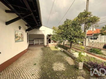 Moradia T5 para Venda em Corroios