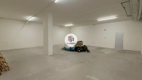Loja para Venda em Lordelo do Ouro e Massarelos