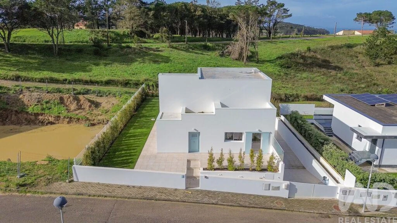 Moradia T4 para Venda em Santo Isidoro Foto 8