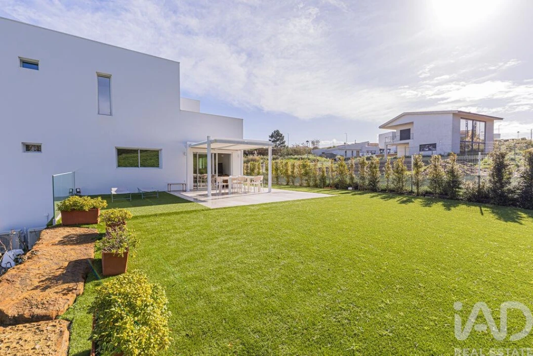 Moradia T4 para Venda em Santo Isidoro Foto 3