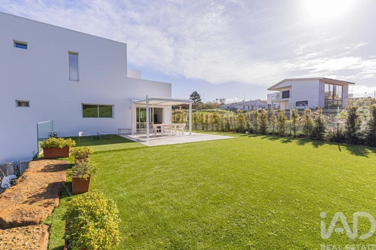 Moradia T4 para Venda em Santo Isidoro Foto 3