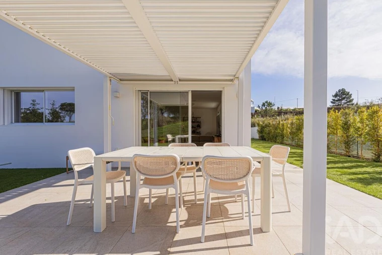 Moradia T4 para Venda em Santo Isidoro Foto 4