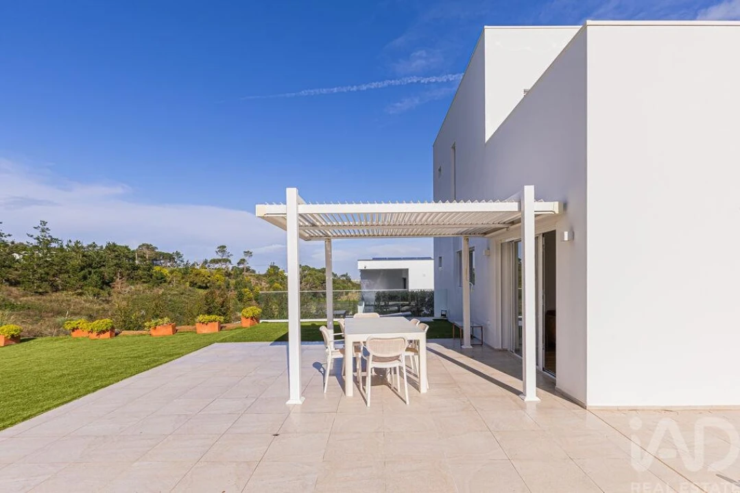 Moradia T4 para Venda em Santo Isidoro Foto 5