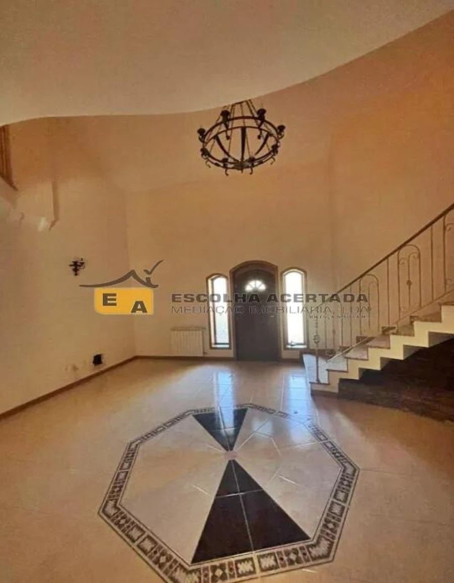 Moradia T5 para Venda em Meinedo Foto 3