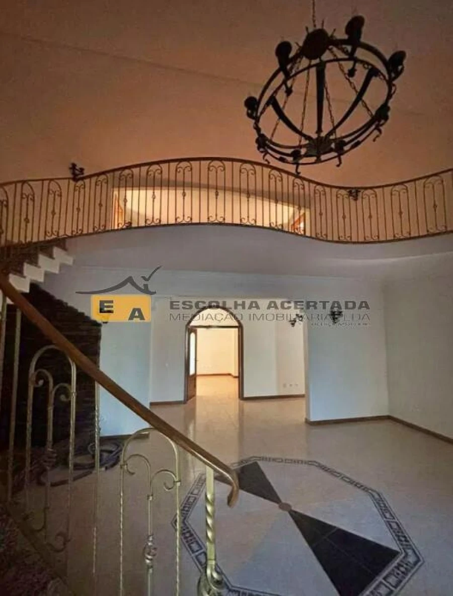 Moradia T5 para Venda em Meinedo Foto 4