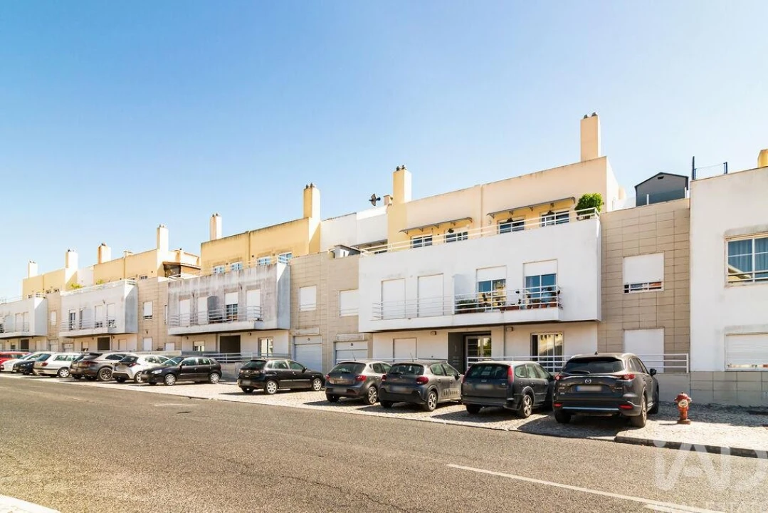 Apartamento T3 para Venda em São Domingos de Rana Foto 29