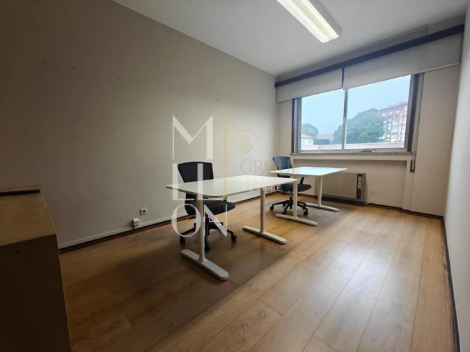 Escritório para Arrendamento em Lordelo do Ouro e Massarelos Foto 4