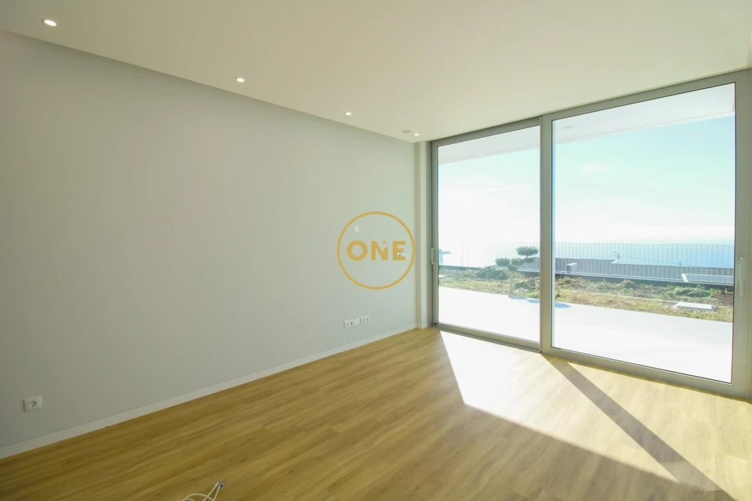 Moradia T4 para Venda em Estreito da Calheta Foto 40