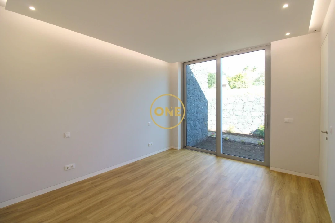 Moradia T4 para Venda em Estreito da Calheta Foto 34