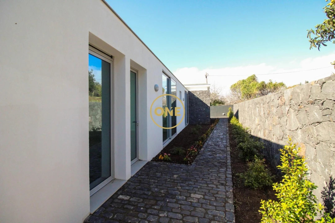 Moradia T4 para Venda em Estreito da Calheta Foto 55