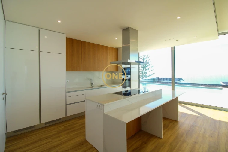 Moradia T4 para Venda em Estreito da Calheta Foto 7